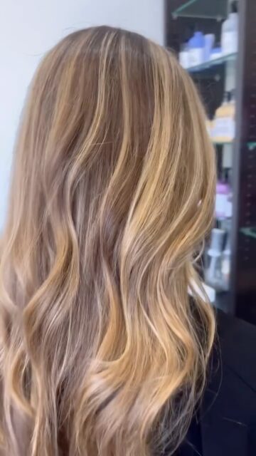 From color correction to blonde brightening, Hedi has been a busy gal. Ready for your color transformation? Book with Hedi today! @hedistyles
#legends2salon #salonnearme #ocstylist #colortransformation