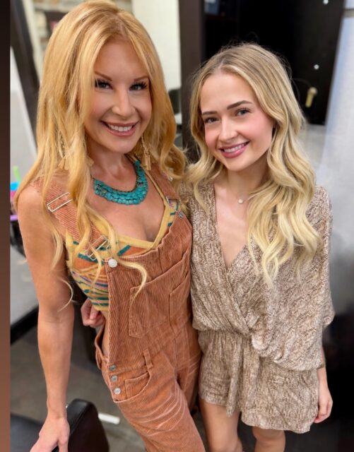 Two extension experts- One serious hair moment 🤎
Extensions + autumn vibes = hair goals. 🍂🤎
Ready for your fall hair transformation?
✨ Come see them at Legends 2 Salon!
@styledby_heather @hairbymaddyaspling
#fallhairtrends #extentionspecialist #fallhairtransformation #fallseason🍁 #legends2salon
📲 DM us to book your consultation.