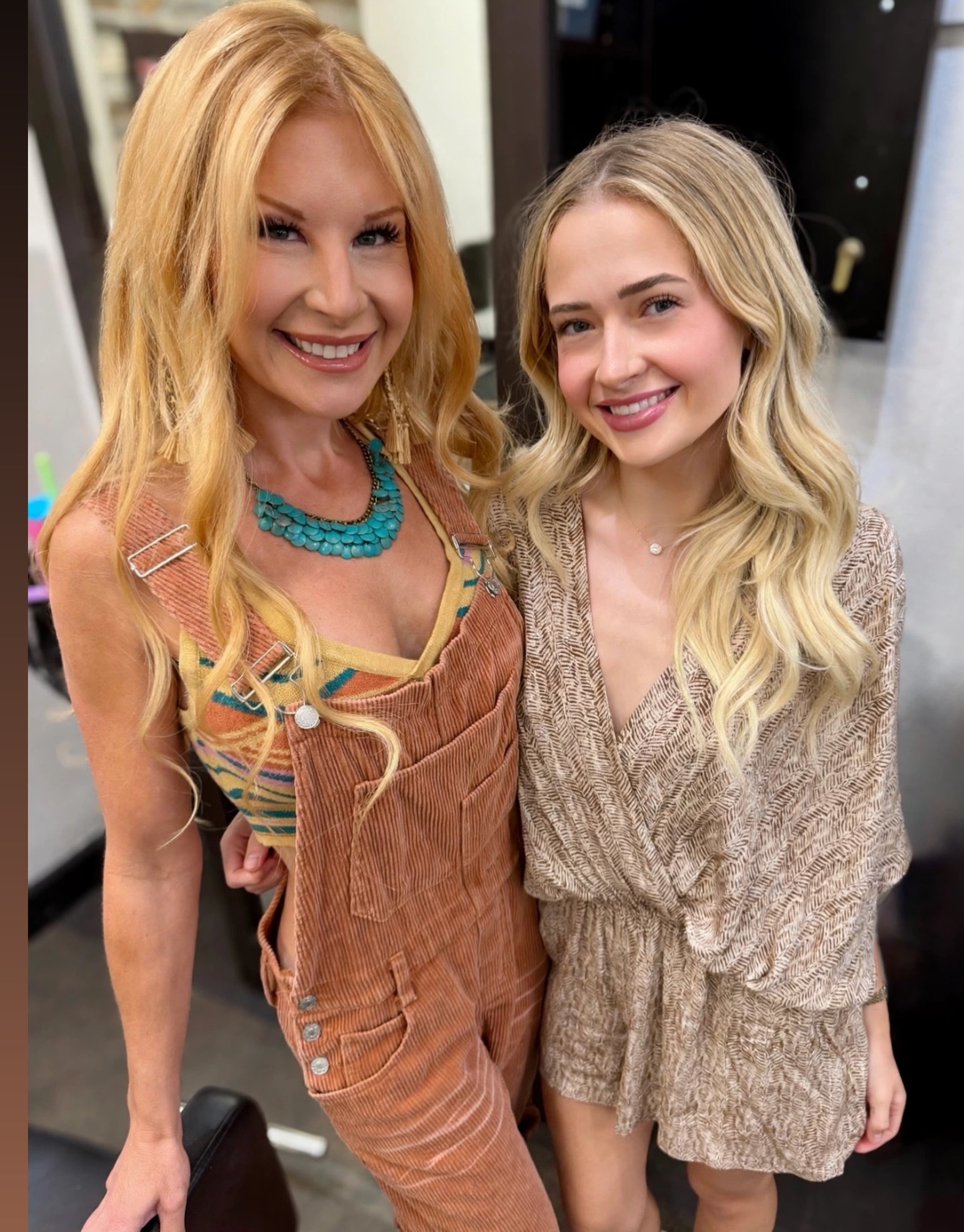 Two extension experts- One serious hair moment 🤎
Extensions + autumn vibes = hair goals. 🍂🤎
Ready for your fall hair transformation?
✨ Come see them at Legends 2 Salon!
@styledby_heather @hairbymaddyaspling
#fallhairtrends #extentionspecialist #fallhairtransformation #fallseason🍁 #legends2salon
📲 DM us to book your consultation.